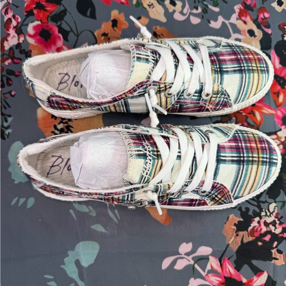 💙Blowfish Multicolor Plaid Sneakers - Picture 2 of 4